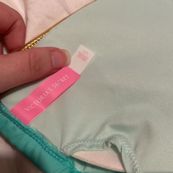 Bikini - Picture 4 of 4